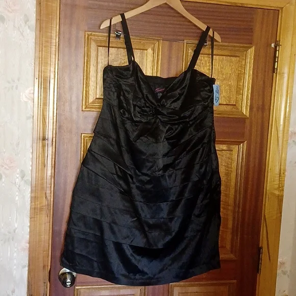 torrid | Dresses | Torrid Black Pleated Partyevening Dress Sz24 | Poshmark